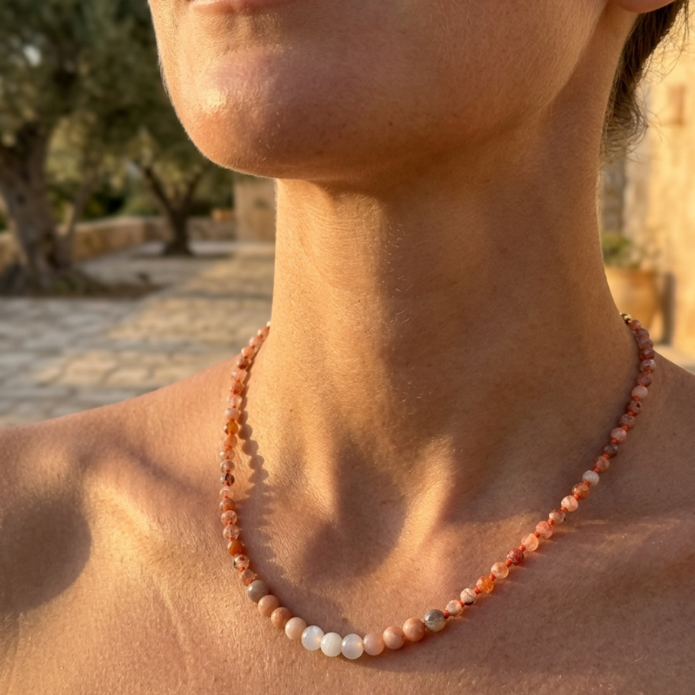 Güneşin Işıltısı: Doğal Güneş Taşı (Sunstone) Tasarım Kolye