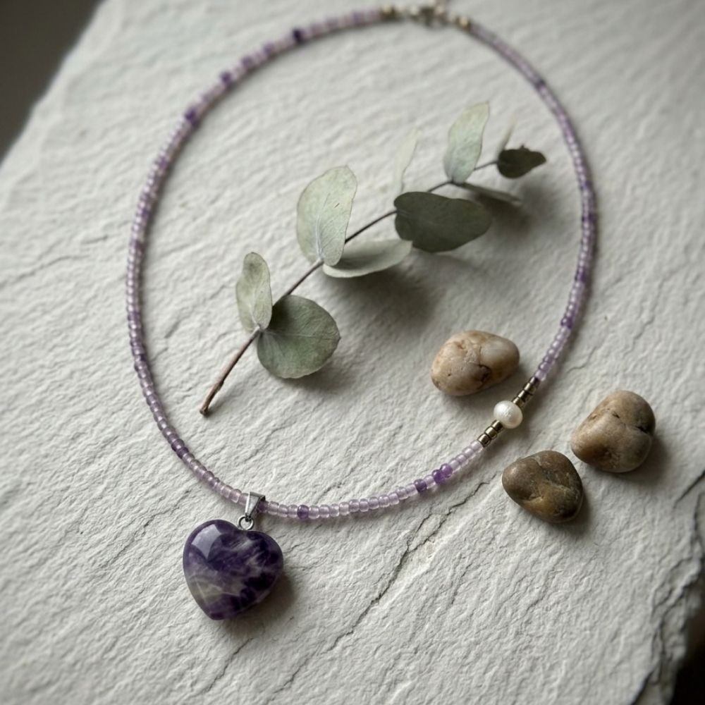 Amethyst & Pearl Harmony: Kalp Kesim Ametist, İnci & Hematit Kolye